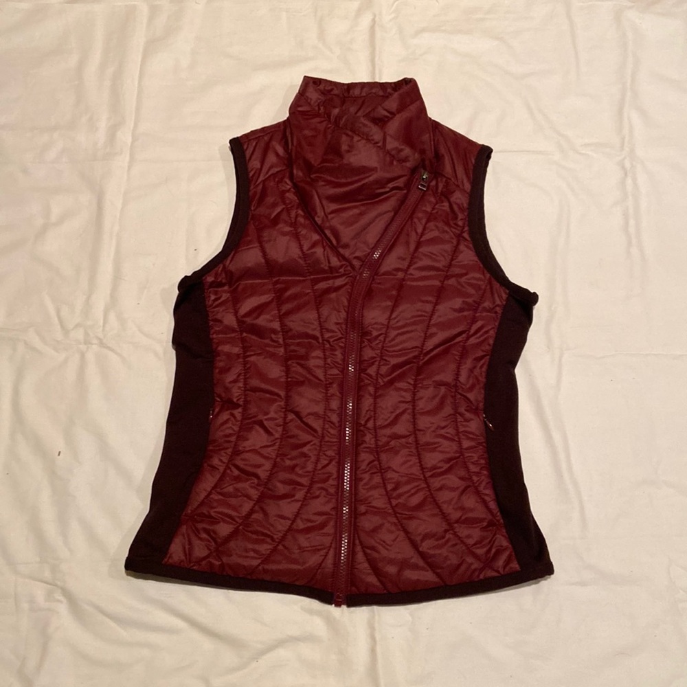 Athleta Vail Vest - Maroon, size small